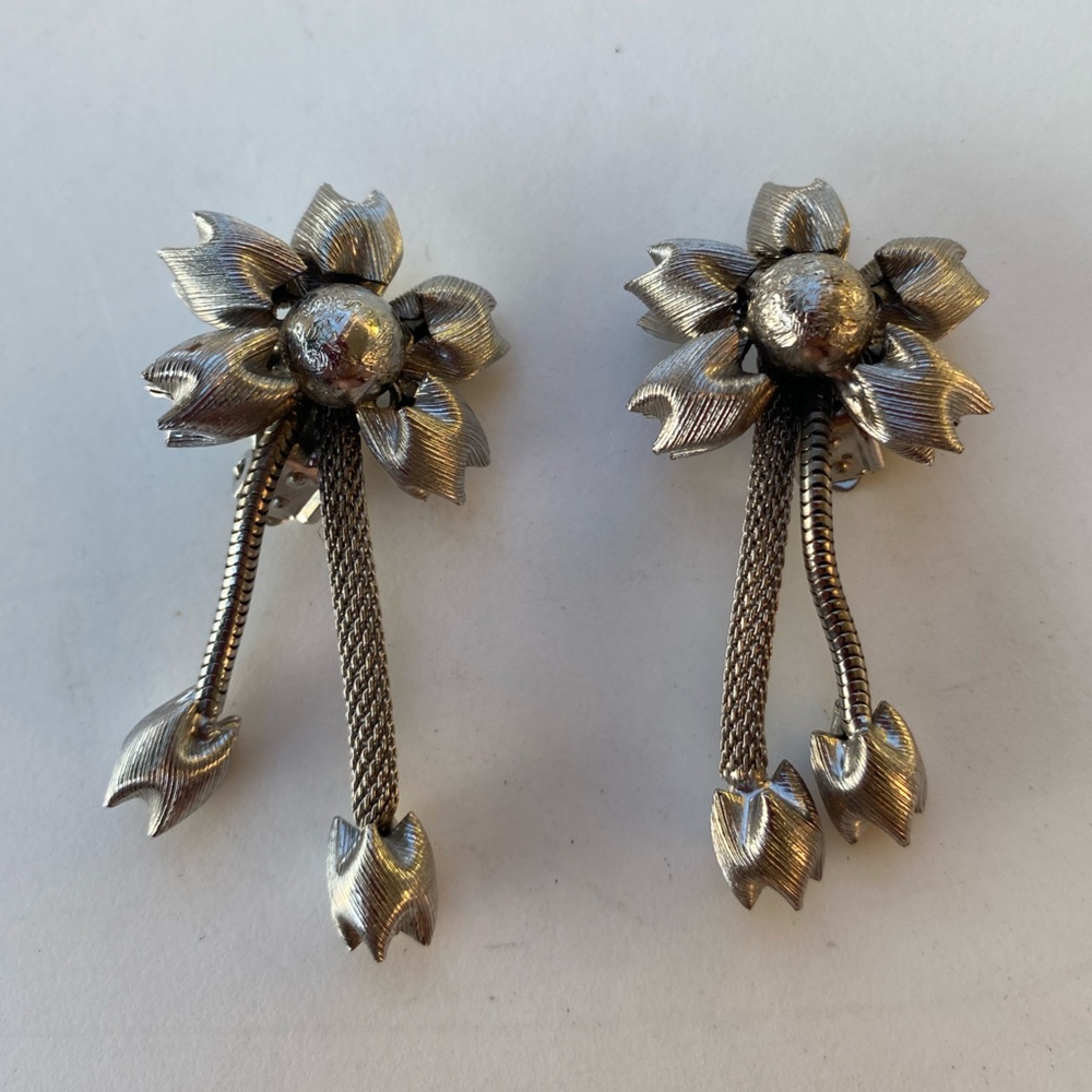 Vintage Silver clip on earrings! One of a kind! Excellent vintage condition.